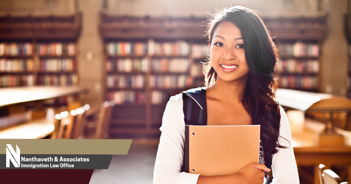 SU GUÍA PARA VISAS DE ESTUDIANTE F-1 - Nanthaveth & Associates SU GUÍA PARA VISAS DE ESTUDIANTE F-1 - Nanthaveth & Associates